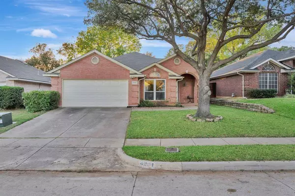 4201 Slick Rock Drive, Fort Worth, TX 76040