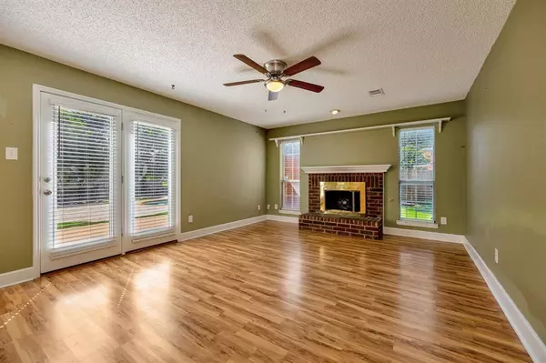 8000 Crazy Horse Lane, Fort Worth, TX 76137