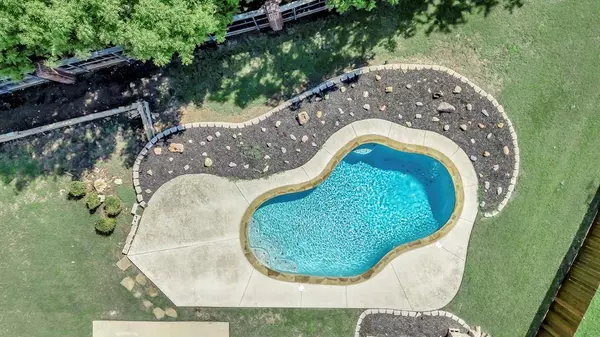 8000 Crazy Horse Lane, Fort Worth, TX 76137