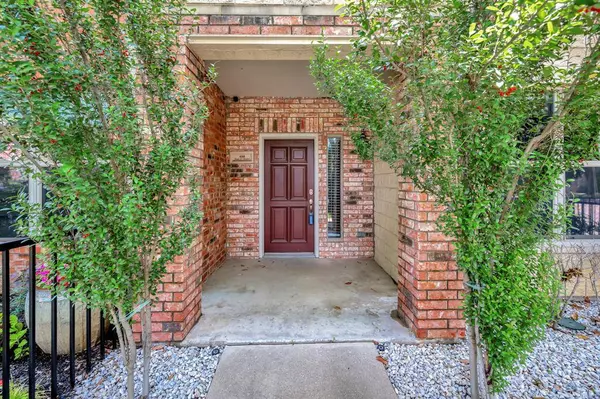 614 E 1st Street, Fort Worth, TX 76102