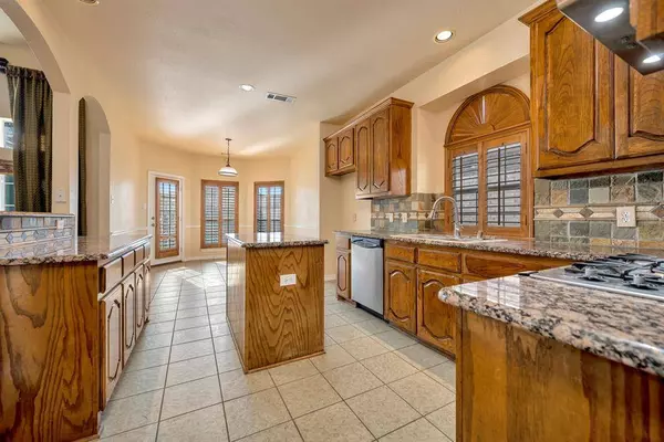 2727 Gillespie Court, Grand Prairie, TX 75052