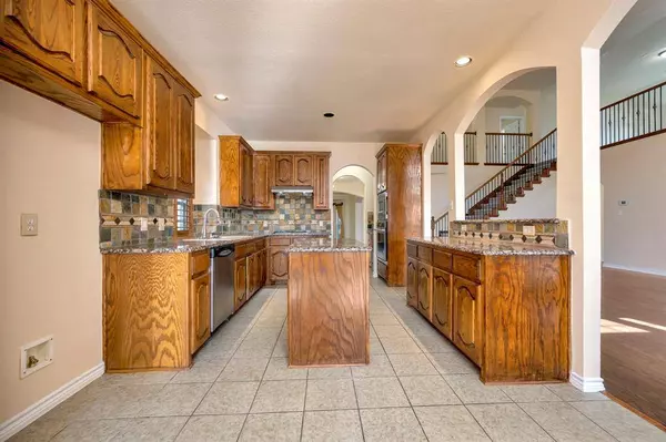 2727 Gillespie Court, Grand Prairie, TX 75052