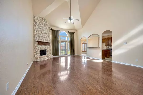 2727 Gillespie Court, Grand Prairie, TX 75052