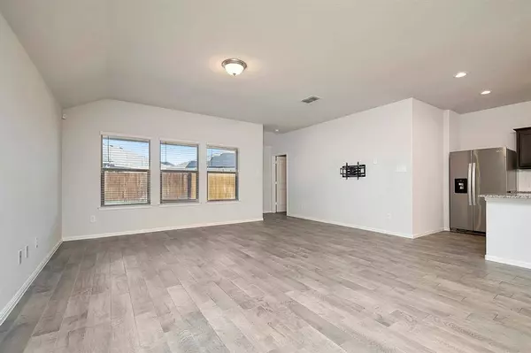 9128 High Stirrup Lane, Fort Worth, TX 76131