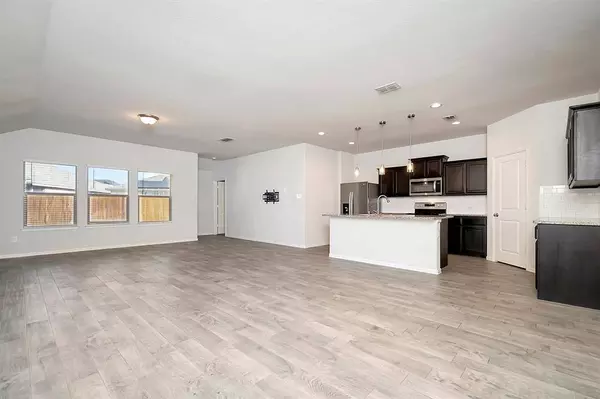 9128 High Stirrup Lane, Fort Worth, TX 76131