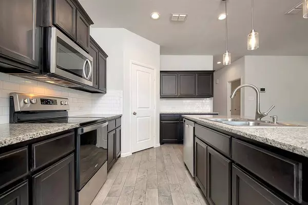 9128 High Stirrup Lane, Fort Worth, TX 76131