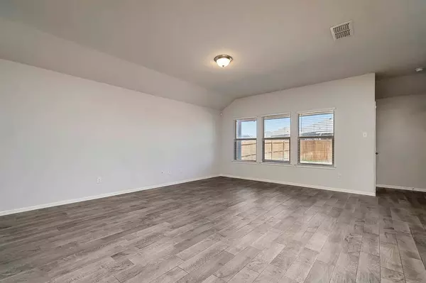 9128 High Stirrup Lane, Fort Worth, TX 76131