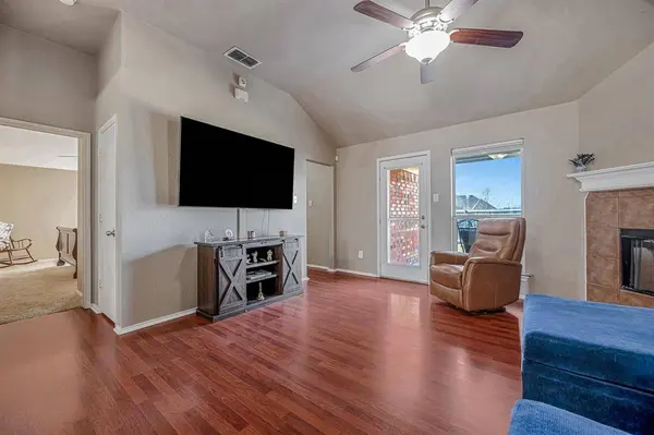 10865 Braemoor Drive, Fort Worth, TX 76052