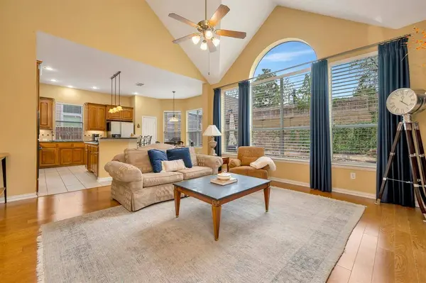 802 Little Cub Way, Euless, TX 76039