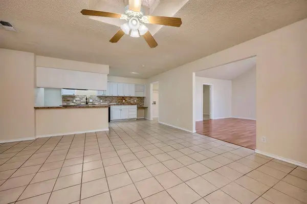 821 Timberoaks Drive, Azle, TX 76020