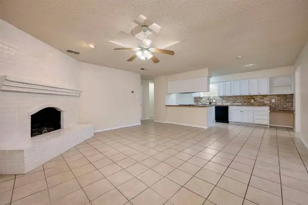 821 Timberoaks Drive, Azle, TX 76020