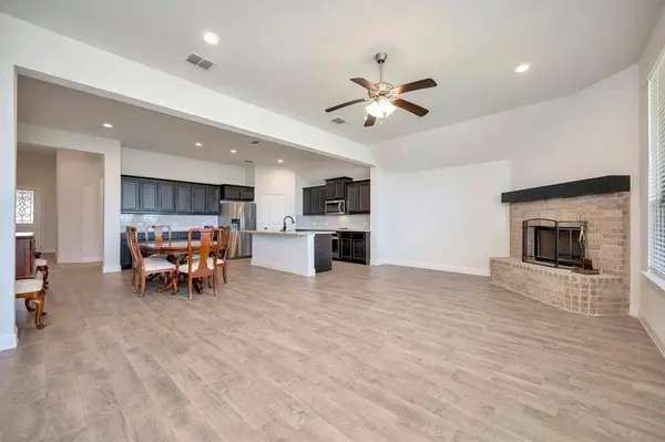 604 Antswood Drive, Fort Worth, TX 76108