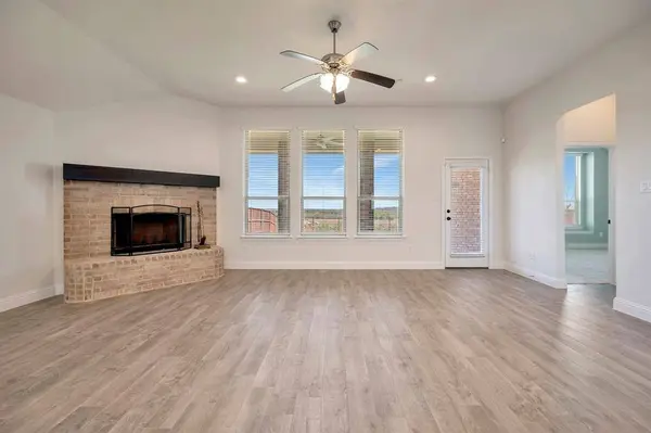 604 Antswood Drive, Fort Worth, TX 76108