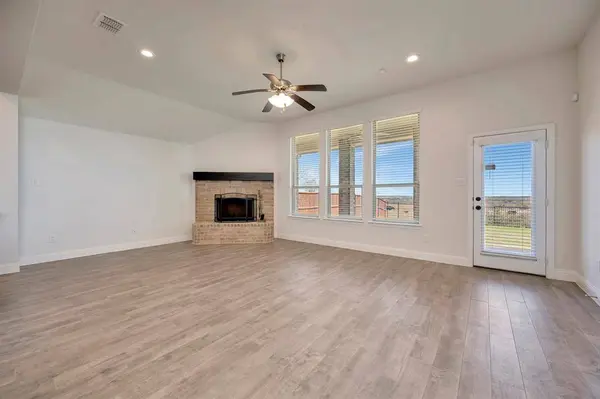 604 Antswood Drive, Fort Worth, TX 76108
