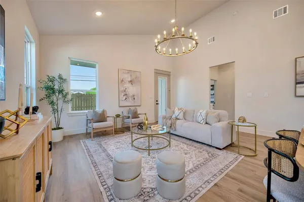 929 E Magnolia Avenue, Fort Worth, TX 76104