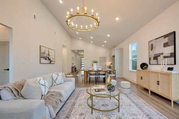 929 E Magnolia Avenue, Fort Worth, TX 76104