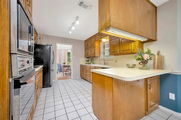 5517 Chimney Rock Road, Fort Worth, TX 76112