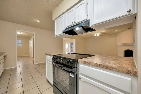 821 Timberoaks Drive, Azle, TX 76020