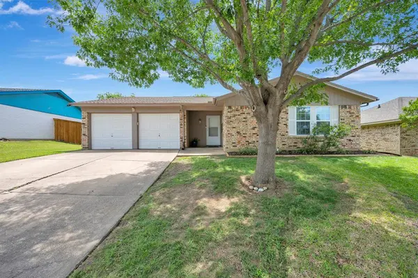 6320 Melinda Drive, Watauga, TX 76148