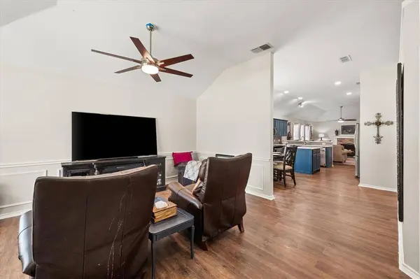 4220 Maryanne Place, Haltom City, TX 76137
