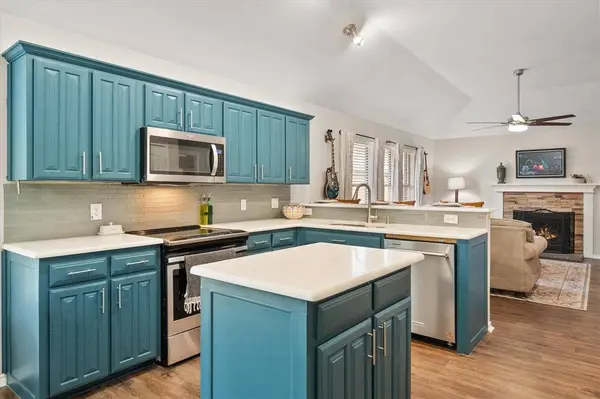 4220 Maryanne Place, Haltom City, TX 76137