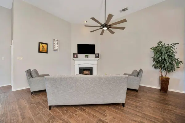 545 Wild Ivy Trail, Fort Worth, TX 76052