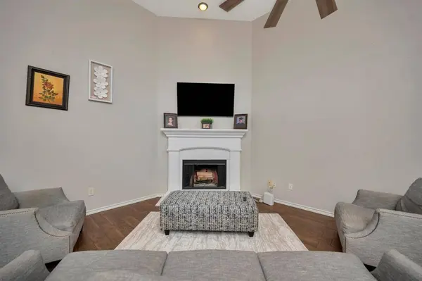 545 Wild Ivy Trail, Fort Worth, TX 76052
