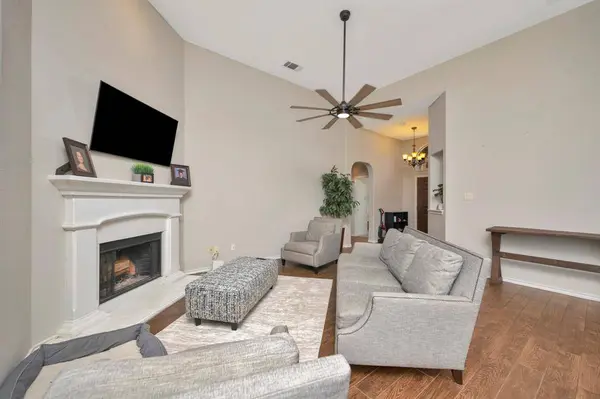 545 Wild Ivy Trail, Fort Worth, TX 76052