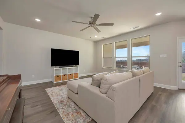 2202 Briarwood Drive, Bridgeport, TX 76426