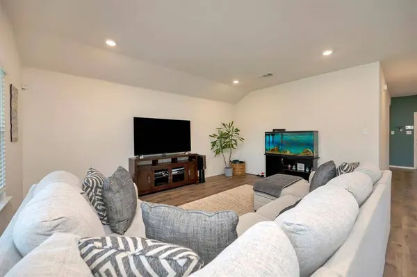 924 English Drive, Aubrey, TX 76227