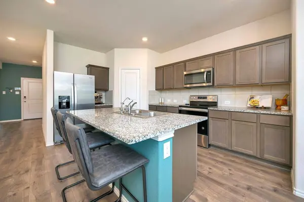 924 English Drive, Aubrey, TX 76227