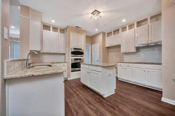 8704 Stonecrest Drive, Irving, TX 75063