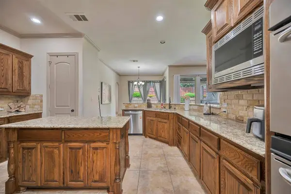 9144 Parson Drive, Lantana, TX 76226