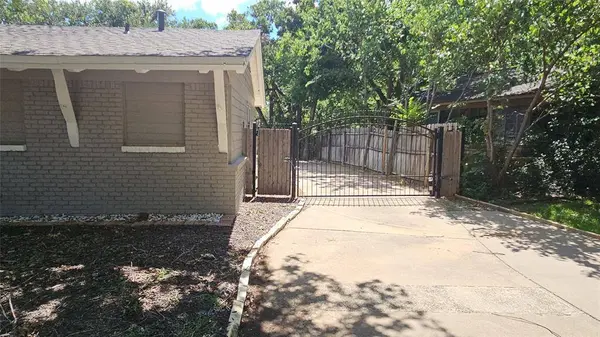 1712 Yolanda Drive, Fort Worth, TX 76112