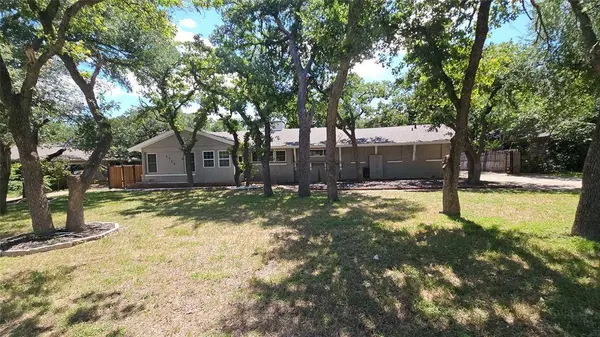 1712 Yolanda Drive, Fort Worth, TX 76112