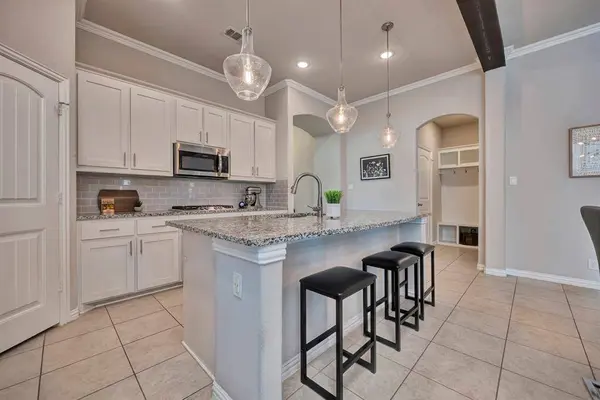 1652 Victoria Drive, Fort Worth, TX 76131