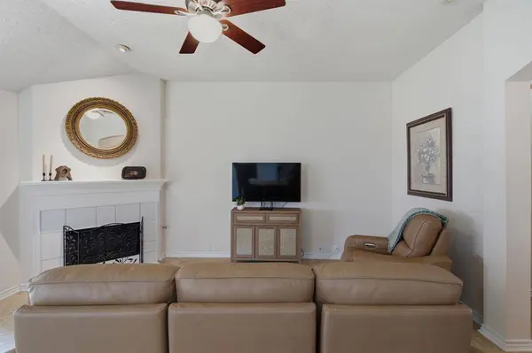 214 Branch Bend, Euless, TX 76039
