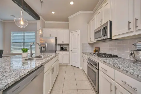 1652 Victoria Drive, Fort Worth, TX 76131
