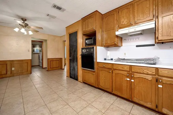 408 Chimney Hill Circle, Mansfield, TX 76063