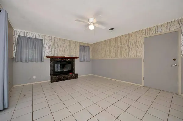 7004 Meadowbrook Drive, Fort Worth, TX 76112