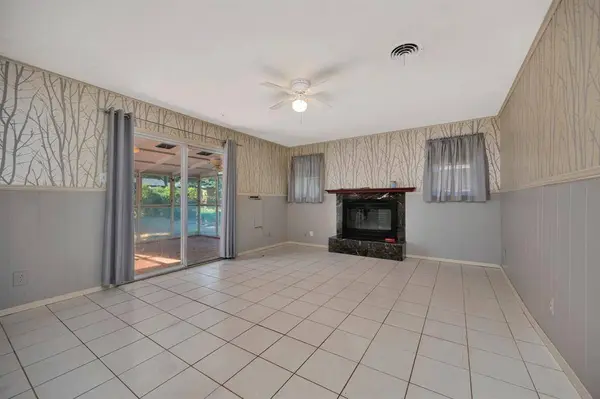 7004 Meadowbrook Drive, Fort Worth, TX 76112