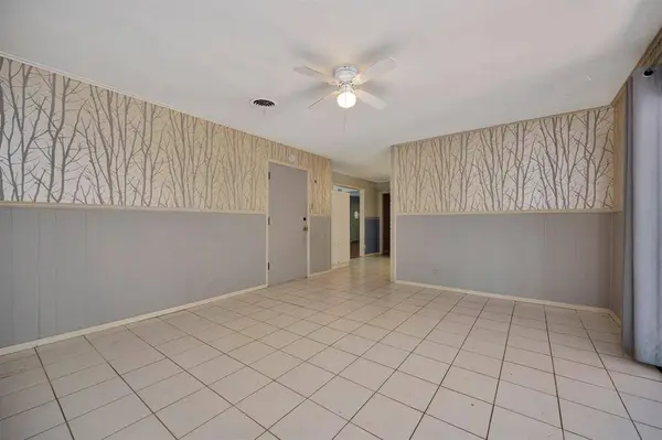 7004 Meadowbrook Drive, Fort Worth, TX 76112