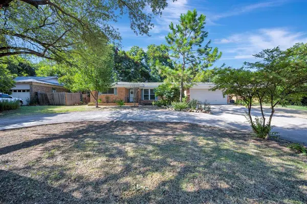 7004 Meadowbrook Drive, Fort Worth, TX 76112