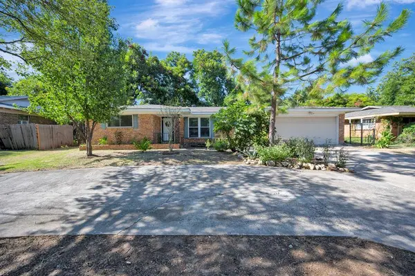 7004 Meadowbrook Drive