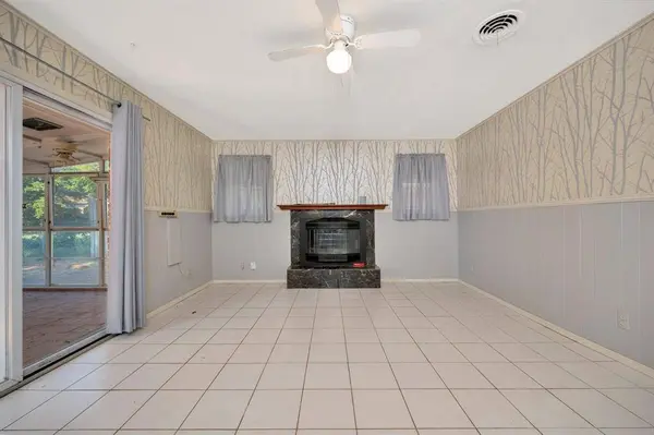 7004 Meadowbrook Drive, Fort Worth, TX 76112
