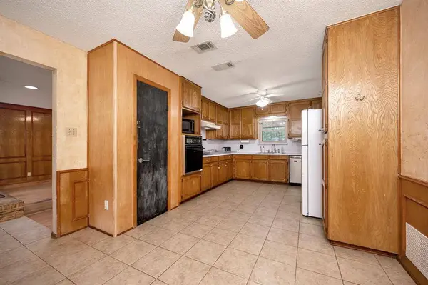 408 Chimney Hill Circle, Mansfield, TX 76063