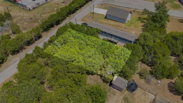 915 Bosque River Drive, Granbury, TX 76048