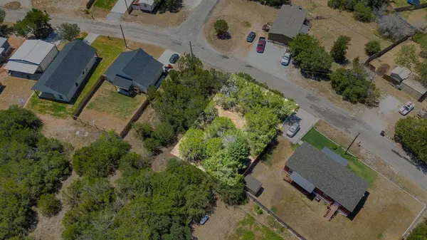 2513 Creekview Drive, Granbury, TX 76048