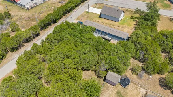 915 Bosque River Drive, Granbury, TX 76048