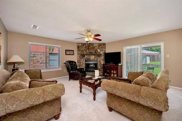 6453 Starnes Road, Watauga, TX 76148